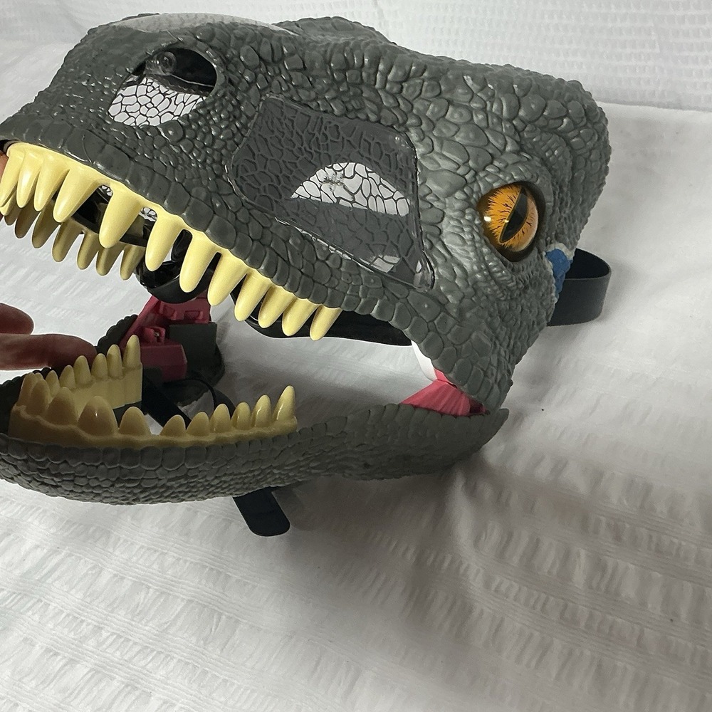 Jurassic World Dinosaur Chomp 'n Roar Mask Helmet Velociraptor Blue Raptor 2017